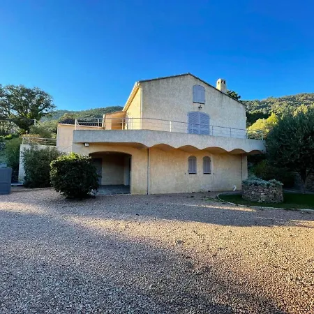 Villa De 3 Chambres Avec Piscine Privee Et Jardin Clos A *